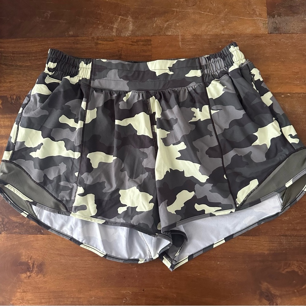 lululemon hottie hot yellow gray‎ Camo Lined Athletic Shorts ladies size 10 Tall